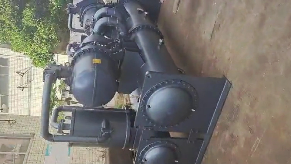 捷邦增值服務(wù)滿液螺桿式冷水機(jī)換熱器管路連接