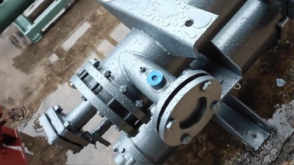 雨后的換熱器晶瑩剔透，終于出了客戶的急貨